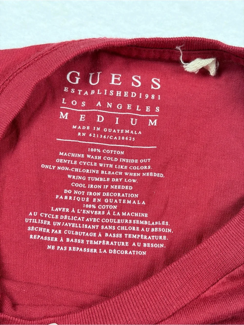GUESS Jeans LA CA Graphic T Shirt Mens Medium Red Retro Triangle Logo 1981 - Picture 4 of 5
